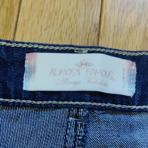 Almost famous jean shorts - Picture 2 of 3